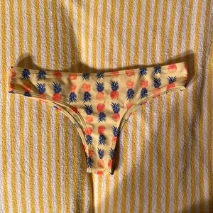 Hollister Pineapple Yellow Orange & Green Bikini Bottoms Size M.